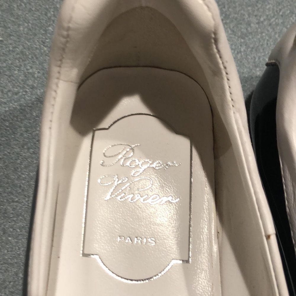 Roger Vivier Patent Leather with White Trim Flats - Picture 4 of 16